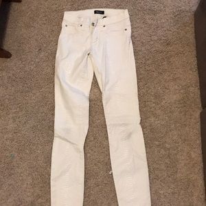 Bebe Ivory Snake Skin Jeans 25